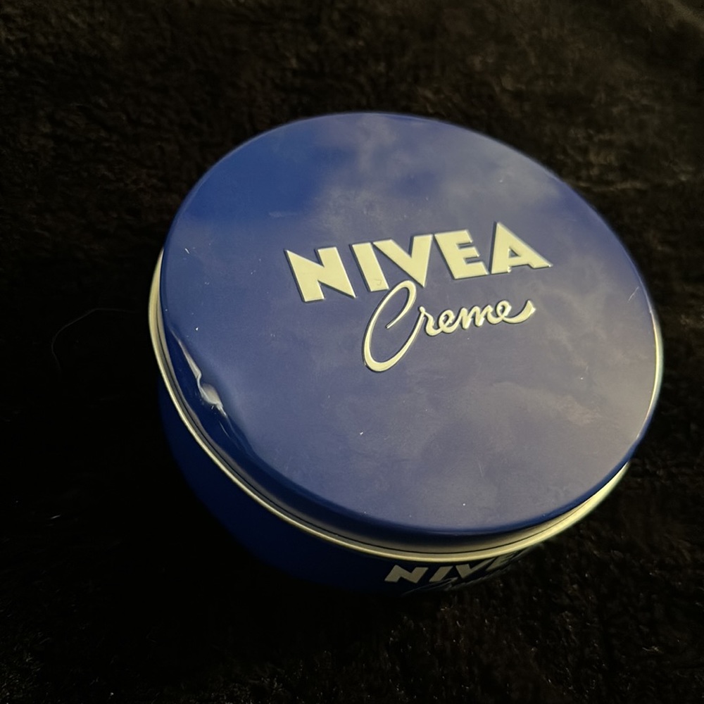 Brand new Nivea creme - Picture 2 of 3
